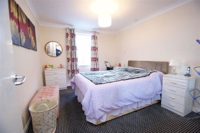 Flat 70, Cromwell Lodge, Longbridge Road, Barking photo 5
