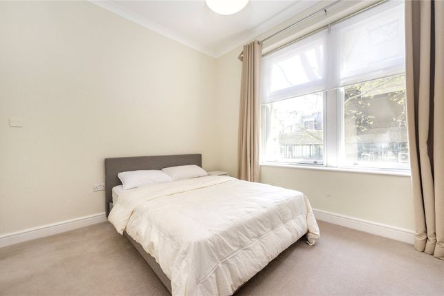 Flat to rent in Bedford Court Mansions, Adeline Place