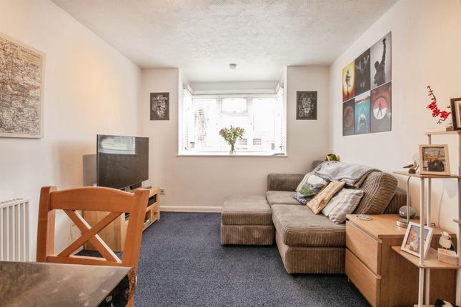 16, Parkside, Burgess Hill photo 2