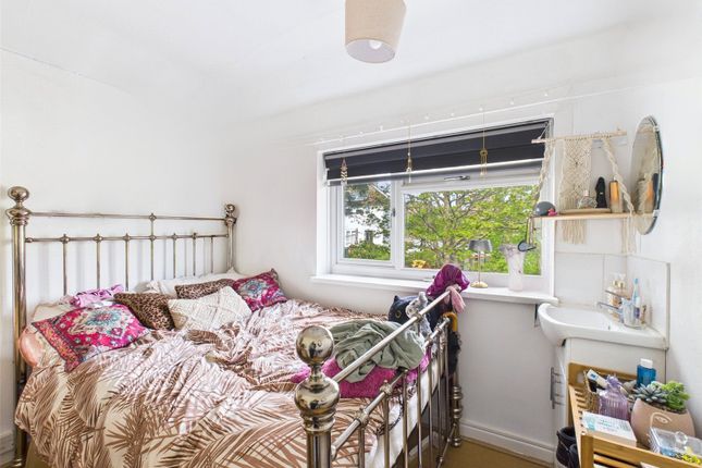 Bedroom-House-To-Ren