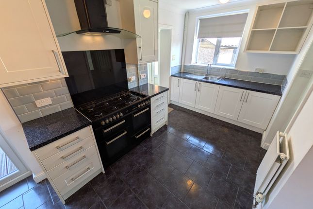 26, Green Crescent, Selston, Nottinghamshire photo 3