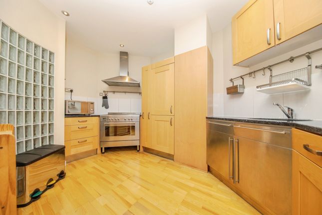 Flat 10, Curzon House, 3, St. Peters Street, Suffolk photo 3