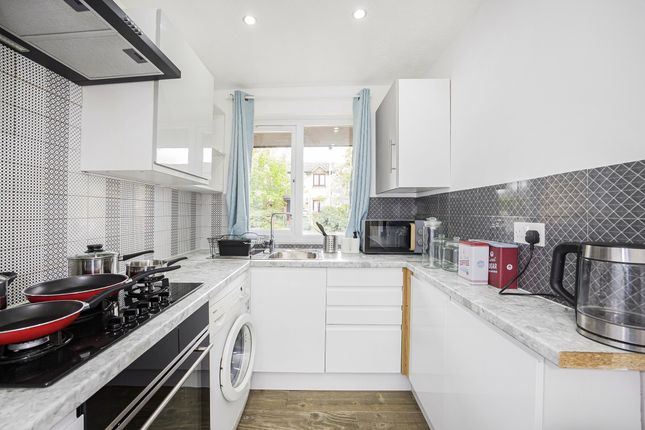 42, Carolina Close, London photo 4