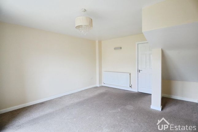 210, Bell Green Road, Coventry photo 4