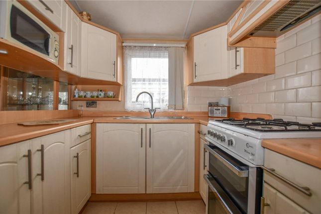 70, Grovelands Park, Wokingham photo 2