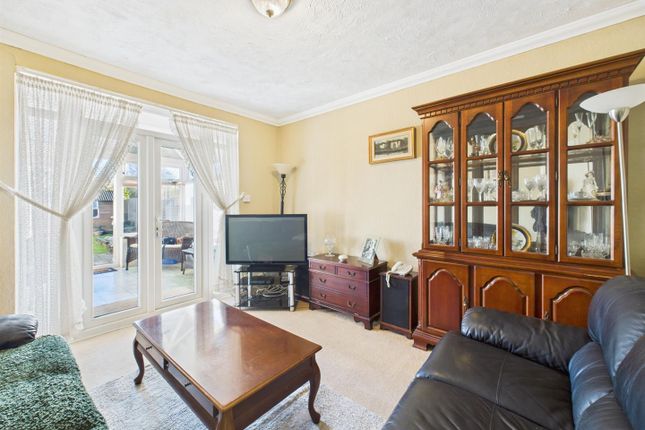 2, Elmbridge Drive, Ruislip photo 2