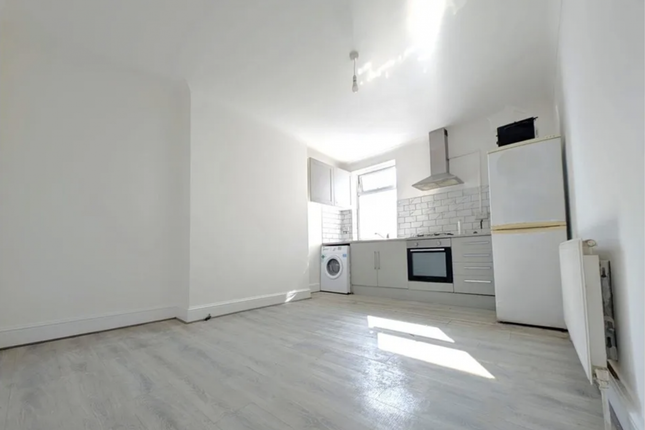Spacious 3-Bedroom Flat In The Heart Of Leyton, E10