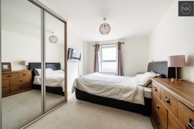 Flat for sale in Imperial Heights, Queen Mary Avenue, South Woodford, London