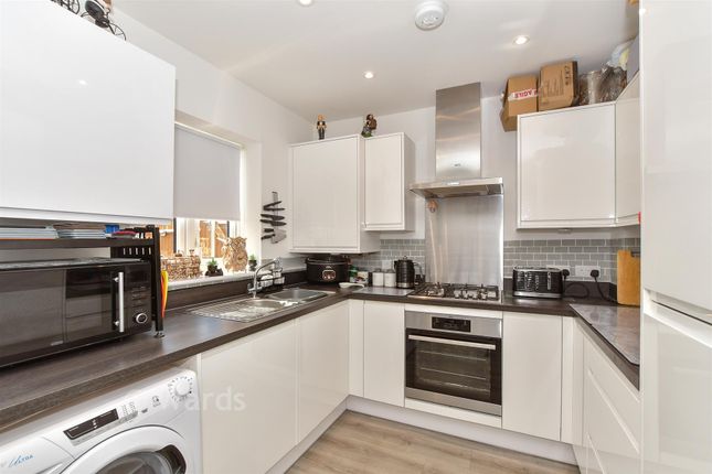 74, Dumbrell Drive, Tonbridge photo 4