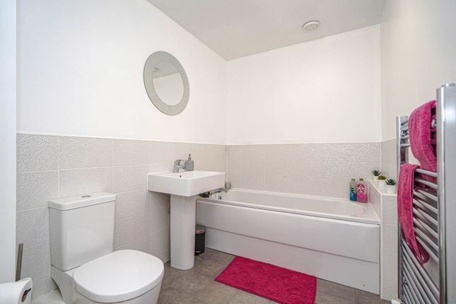 Flat for sale in Fingal Road, Renfrew