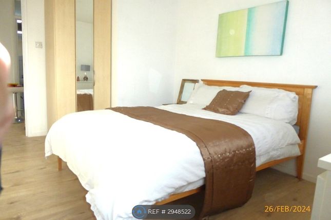 Staplehurst Court, Northcote Road, London photo 4