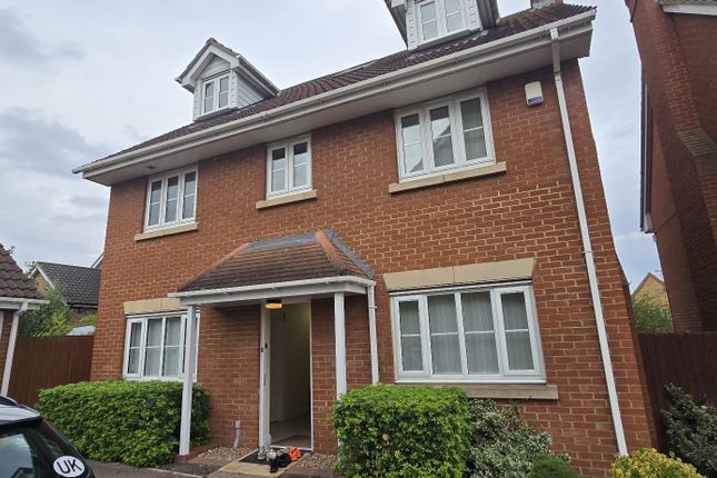 Detached house to rent in Dove Close, Grays, Essex