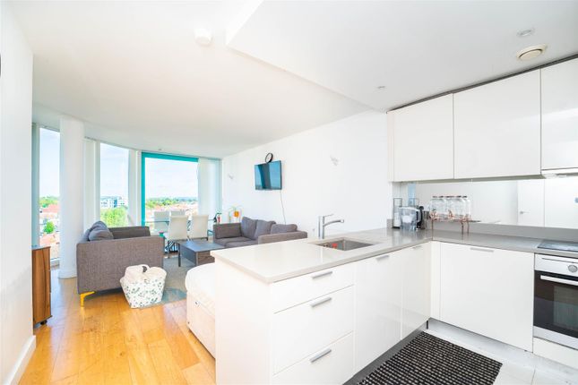 Cardinal Building, Flat 606, High Point Village, Station Approach, Hayes photo 3