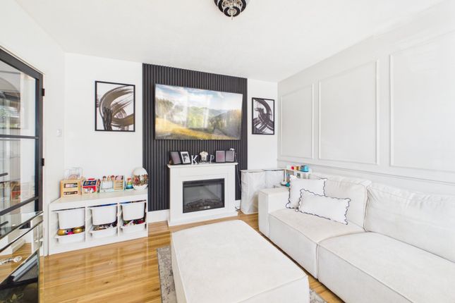 1, Midgley Crescent, Greater Manchester photo 5