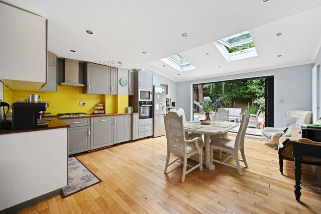 Thumbnail Terraced house for sale in Oliver Close, Chiswick
