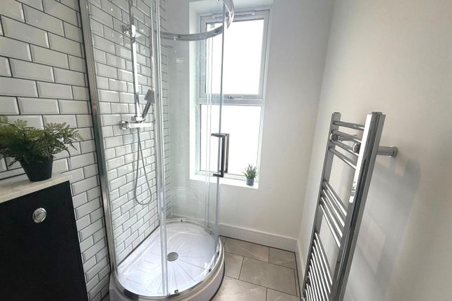 Room 5, 4 Ashburnham Road, Southend-on-Sea photo 3