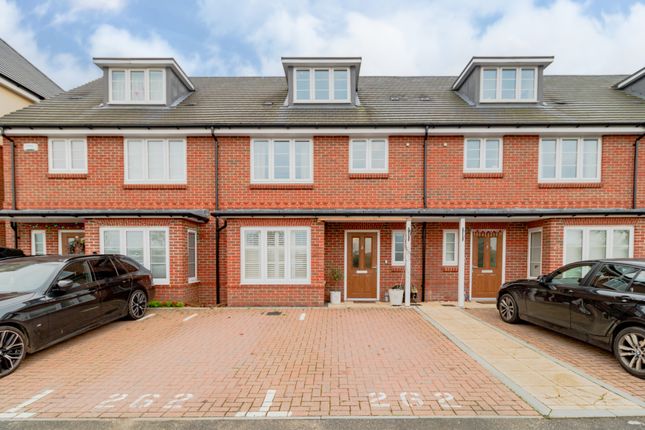 Thumbnail Terraced house for sale in Faringdon Road, Earley, Reading