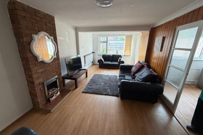 250, Asquith Boulevard, Leicester photo 3
