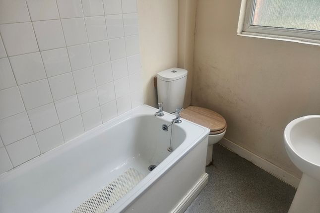 Flat 1, 30, College Grove Road, Wakefield photo 4