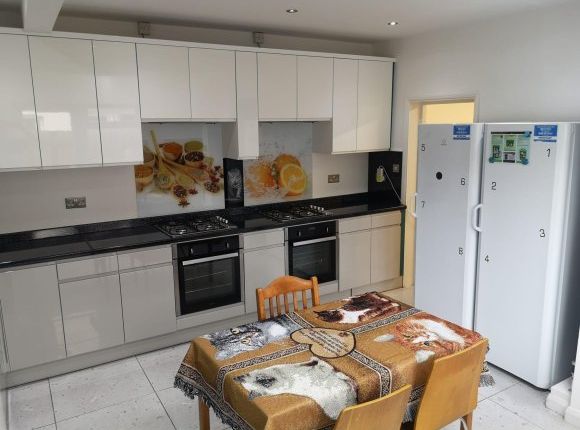 28, Chase Road, Epsom photo 2