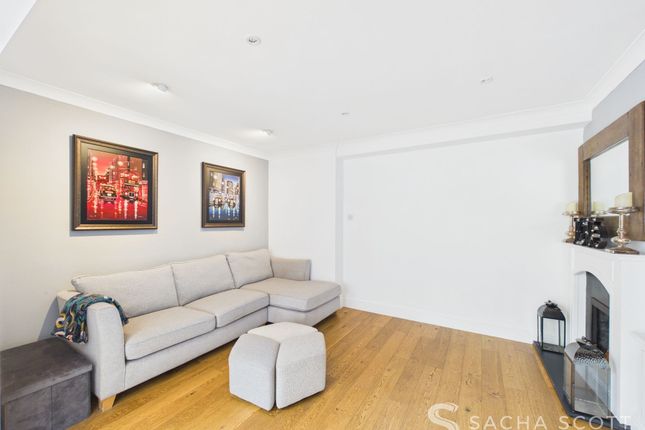 4 Parsonsfield Close, Banstead photo 3