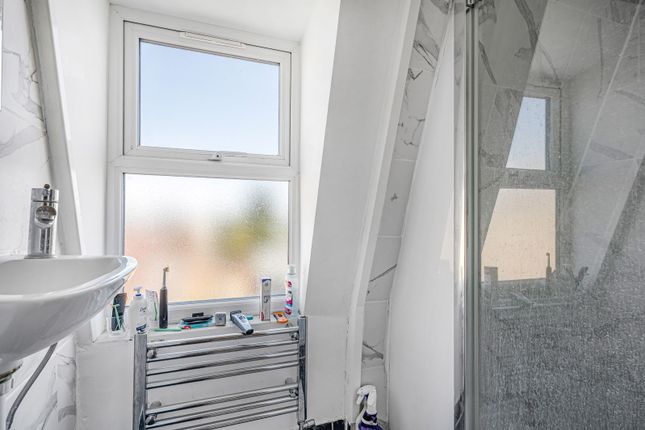 Flat 3, 22A, Trinity Road, London photo 4