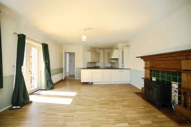 29b, Market Street, Crewkerne photo 3