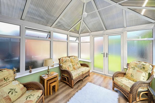 5, Buckingham Close, Nottingham photo 4