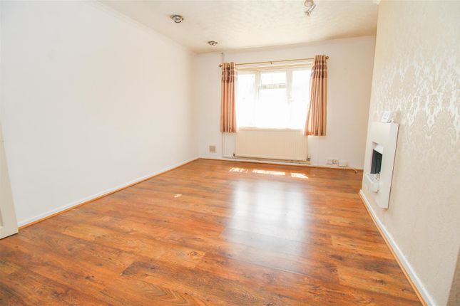 221, Fold Croft, Harlow photo 4