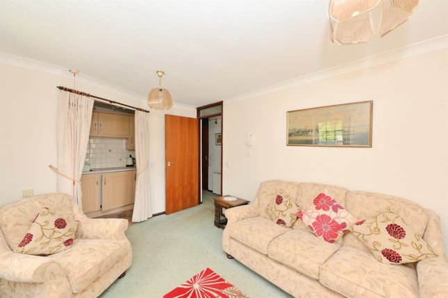 3, Farmadine House, Saffron Walden photo 2