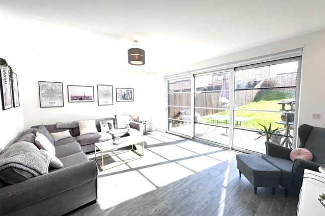3, Broadbank Way, Canterbury photo 2