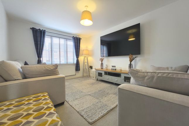 16, Bunkers Hill, Stoke-on-Trent photo 3