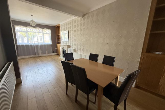 16, Lakefield Place, Llanelli photo 4