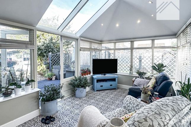 7 Oxford Road, Canvey Island photo 2