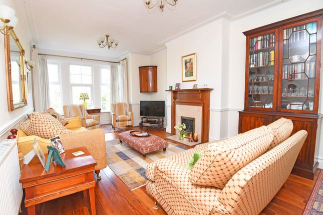 Flat 2, 32 Harlow Moor Drive, Harrogate photo 2