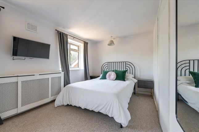 Buxton House, 25, Buxton Drive, Snaresbrook photo 4