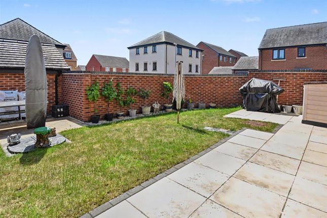 4, Slough Close, Corby photo 4