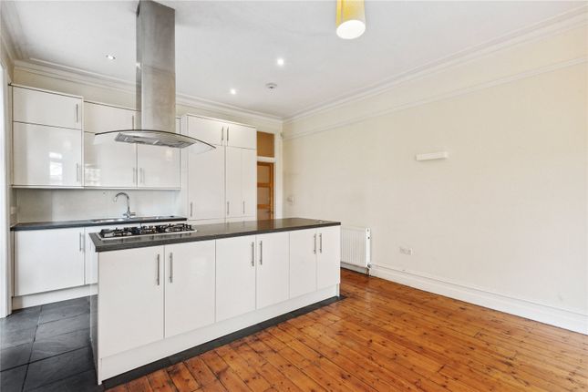 Flat for sale in Riverview Gardens, Barnes
