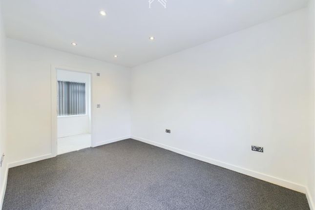 Bamford Avenue, Wembley photo 4