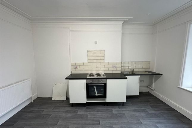 Flat 2, 364, Manchester Road, Oldham photo 3