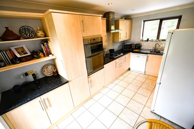 2a, Parmiter Drive, WIMBORNE photo 2