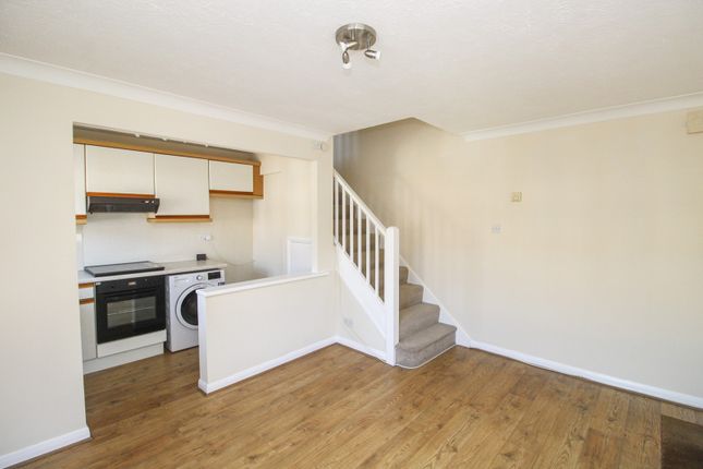 103, Capsey Road, Crawley photo 2