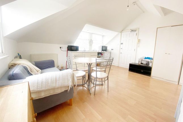 Thumbnail Room to rent in Fellows Road, London