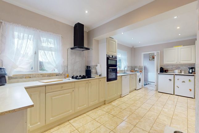 49, Milroy Avenue, Gravesend photo 4