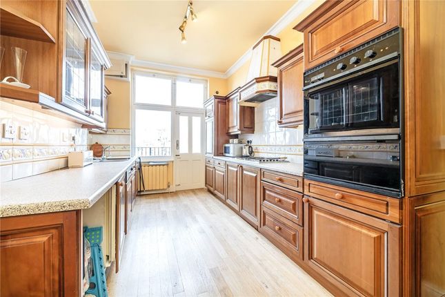 Flat 23, Blomfield Court, London photo 3