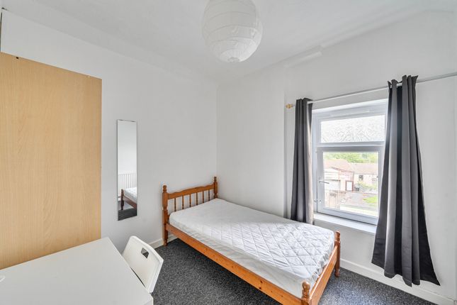 1 Queen Street, Pontypridd photo 4