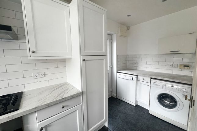 7, Tadman Close, Beverley photo 4
