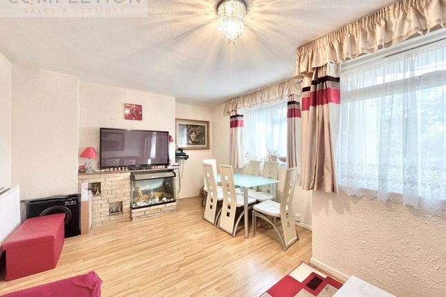 Flat for sale in For Sale, Three Bedroom Flat, Earlham Grove, London