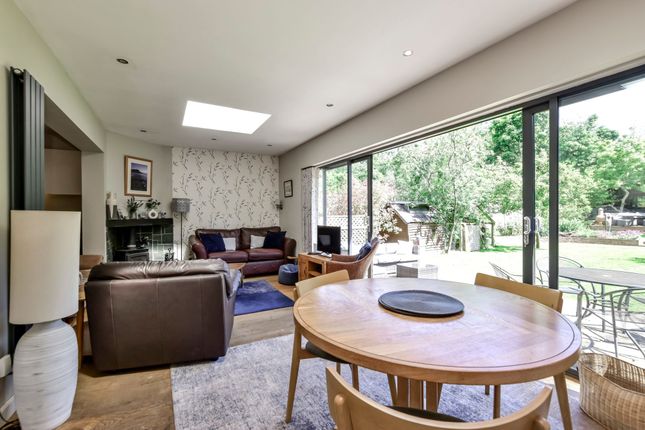 32 Cassiobury Drive, Watford photo 4