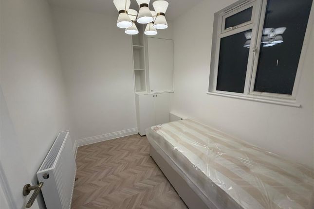 104, Goldsmith Avenue, London photo 3